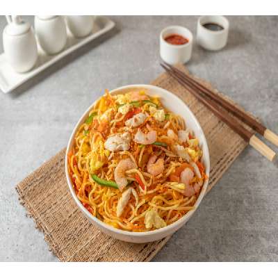 Chilli Garlic Noodles (Mixed) [Serves 2]