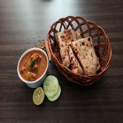 Chicken Curry With Whole Wheat Paratha/Phulka