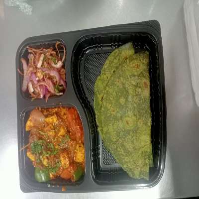 Kadai Paneer With Spinach Basil Chapati And Onion Salad