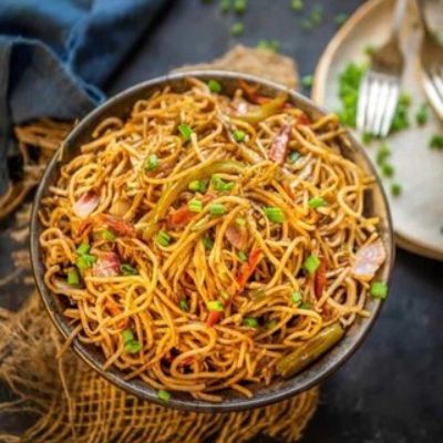 Veg Chilli Garlic Noodles Gravy