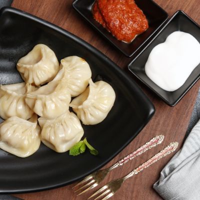 Chicken Steamed Cheese Momos (8 Pieces)