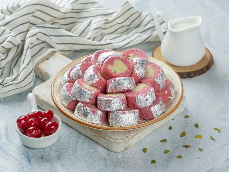 Strawberry Mawa Slice 250Gm