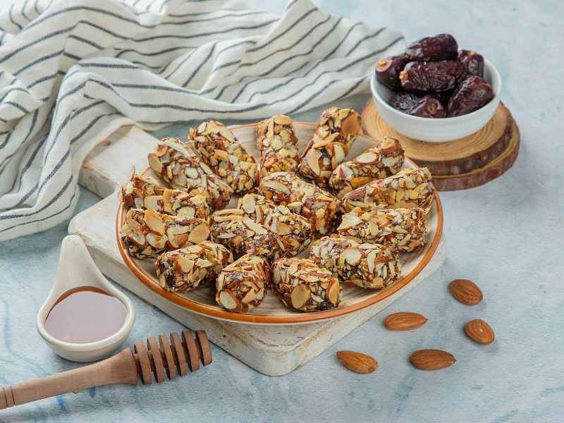 Almond Dates Roll