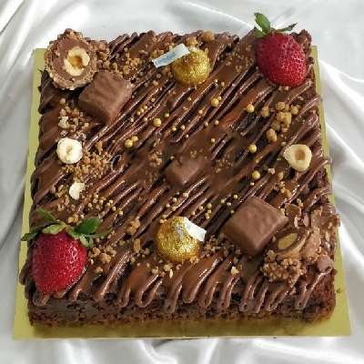 Indulgent Chocolate Cake 108898 2Kg