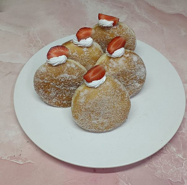 Valentine'S Strawberry Bomboloni