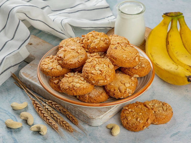 Banana Cashew Cookies