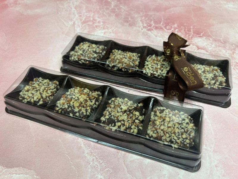 Almond Chocolate Brittle 4 Pcs