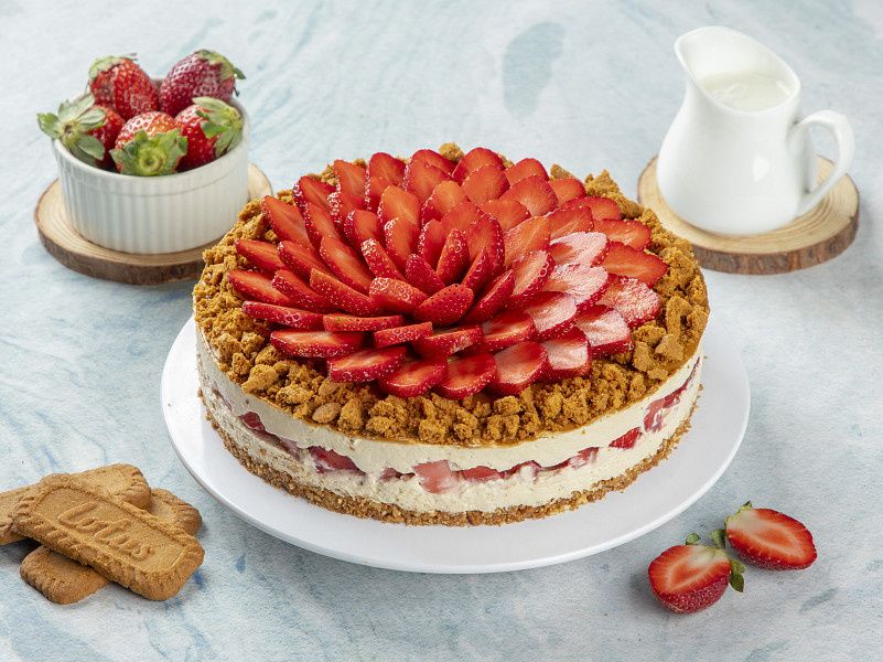 Biscoff Strawberry Cheese Cake