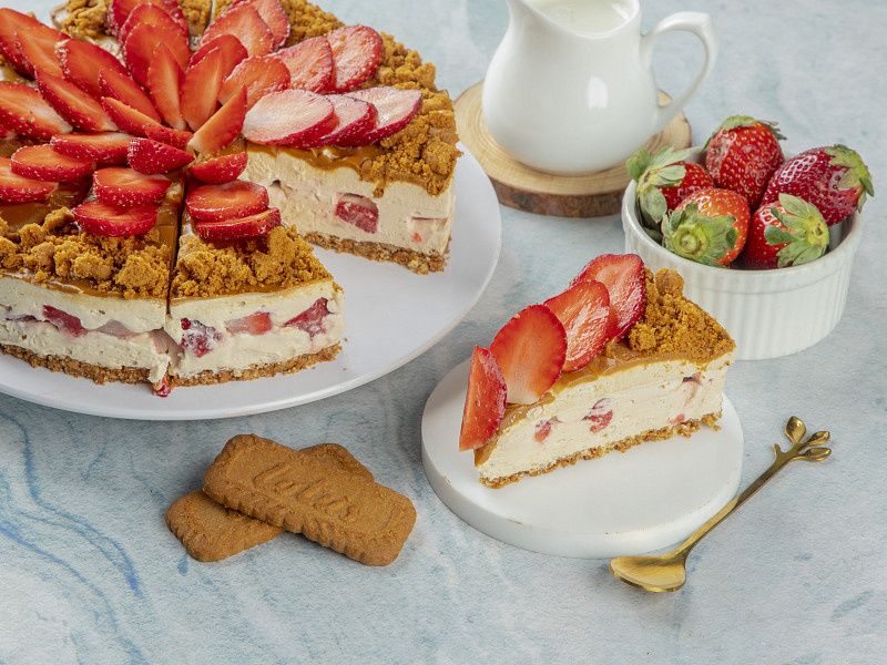 Valentine'S Biscoff Strawberry Cheese Pastry