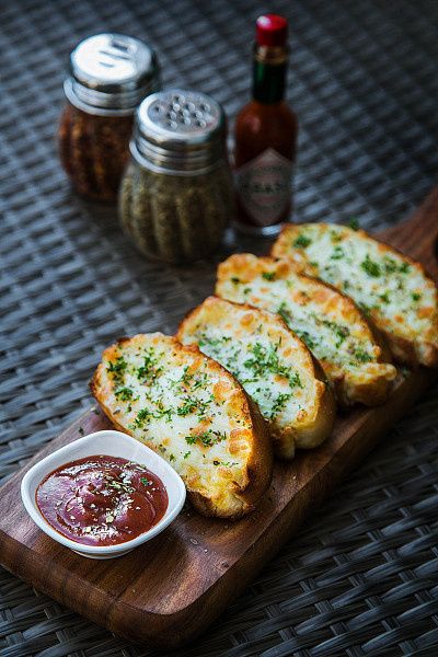 Garlic Bread With Cheese