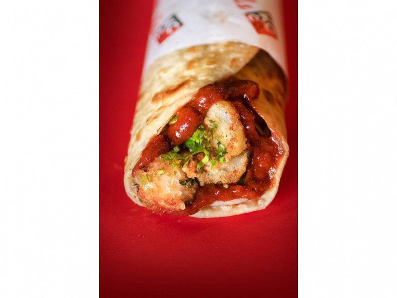 Aloo Masala Roll With 200 Ml Coke