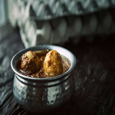Egg Curry [In Vegetarian Gravy]