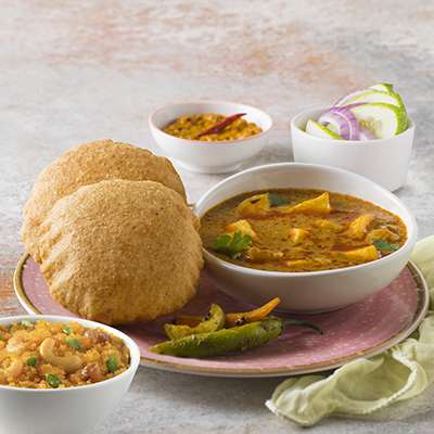 Puri Subji With Halwa
