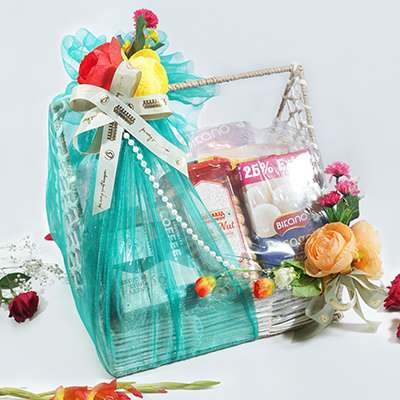 Gourmet Sweets & Savory Cozy Hamper