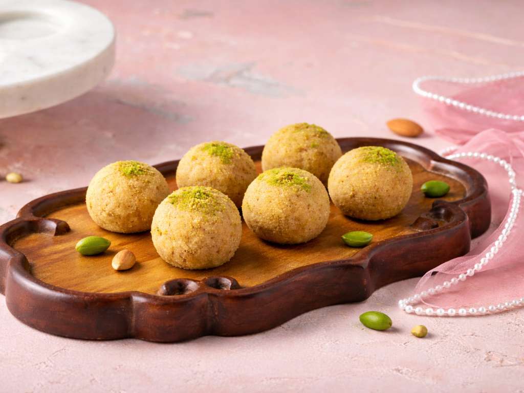 Laddu Holi Milan