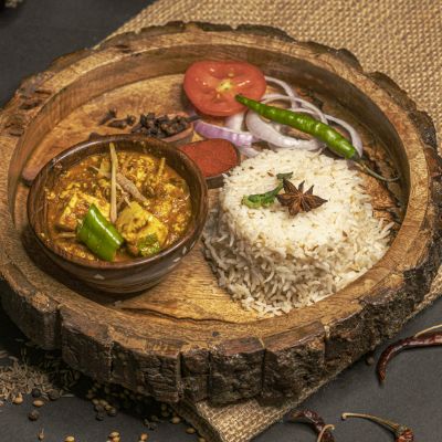 Paneer Butter Masala, Jeera Rice, Spicy Palak Gravy