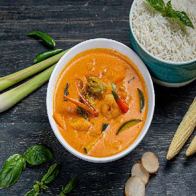Veg Thai Red Curry With Steam Rice