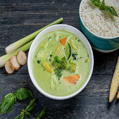 Veg Thai Green Curry With Steam Rice