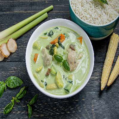 Chicken Thai Green Curry With Steam Rice