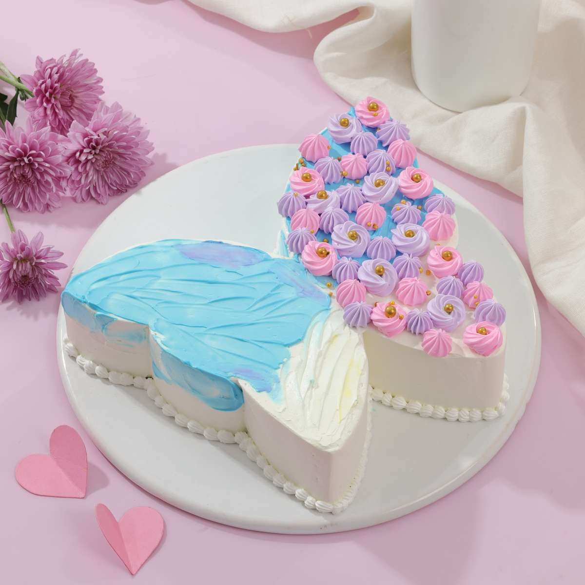 Butterfly Bloom Vanilla Cake (1 Kg)