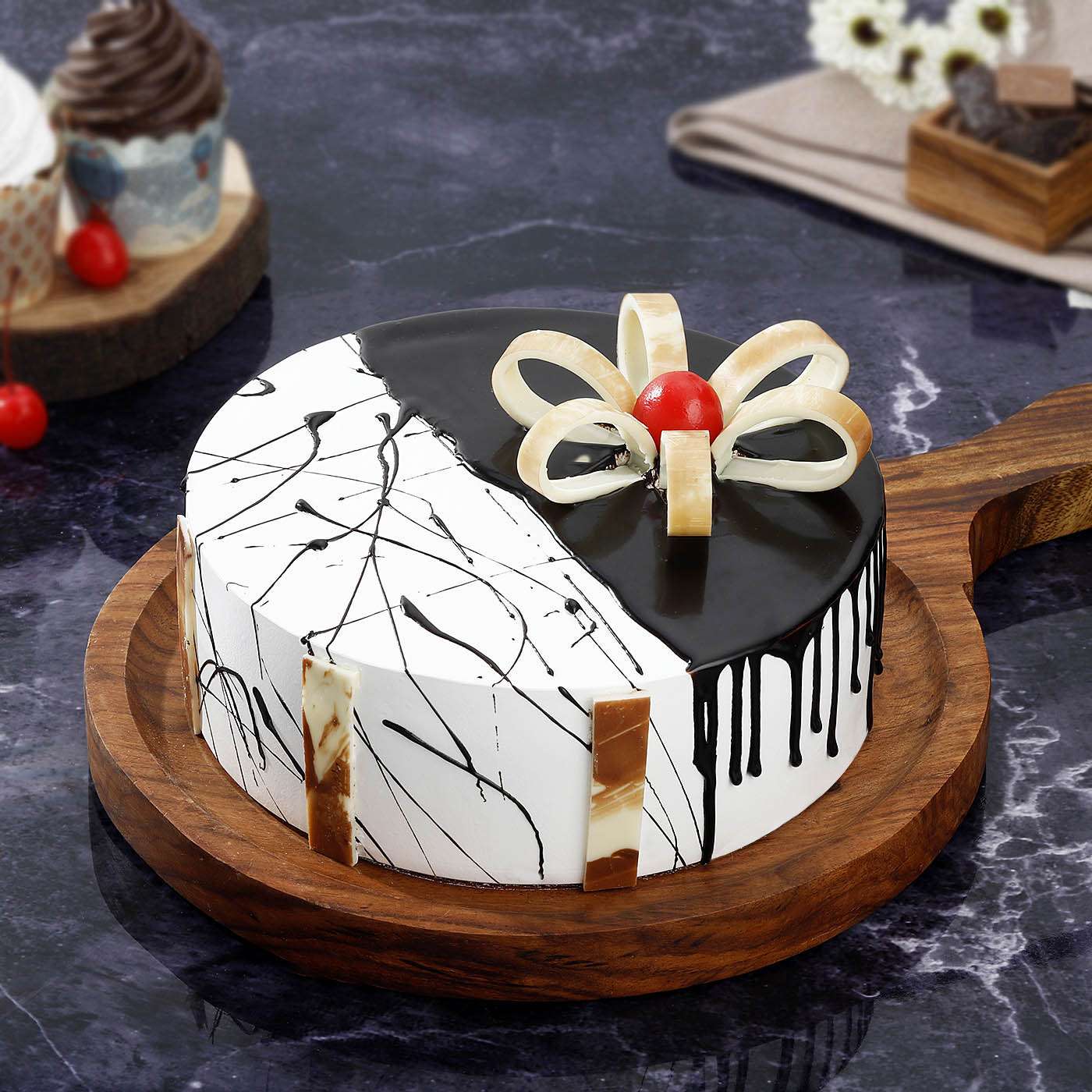 Chocolate Vanilla Cake (450 Gm)