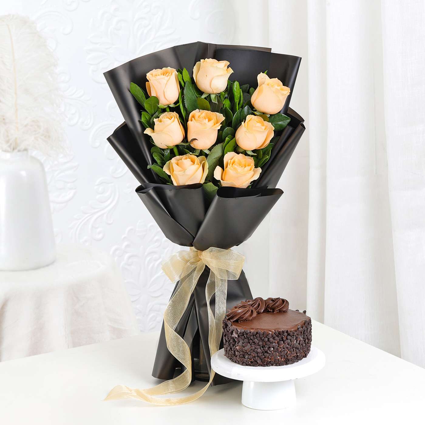 Peach Roses Bouquet With Mini Cake