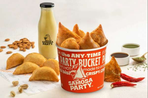 Holi Combo: Samosa Bucket (5 pcs) + Gujiya 3 pcs+ Thandai 1 pc