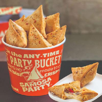 Mini Pizza Samosa Bucket (10 Pcs)