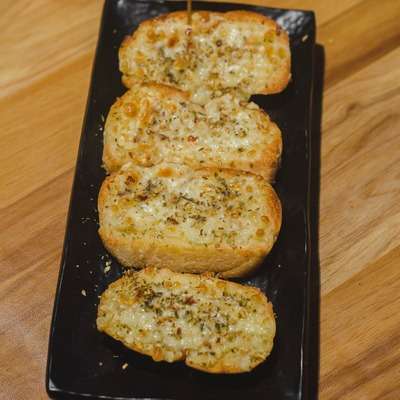 Cheese Chilli Garlic Bread [4 Pieces]