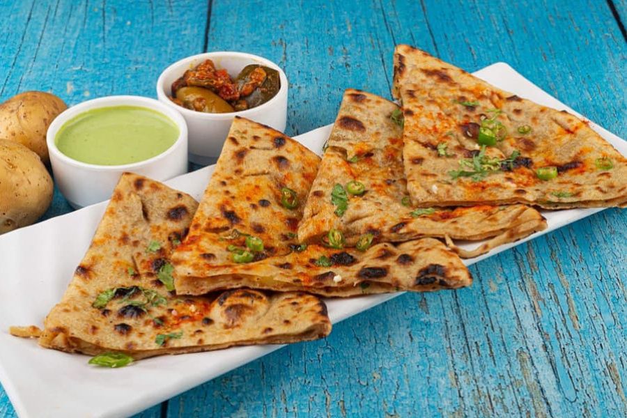 Aloo Paratha With Masala Dahi