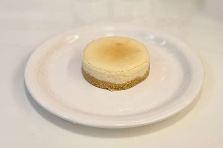 Classic Chessecake Pastry (Approx 75gms)