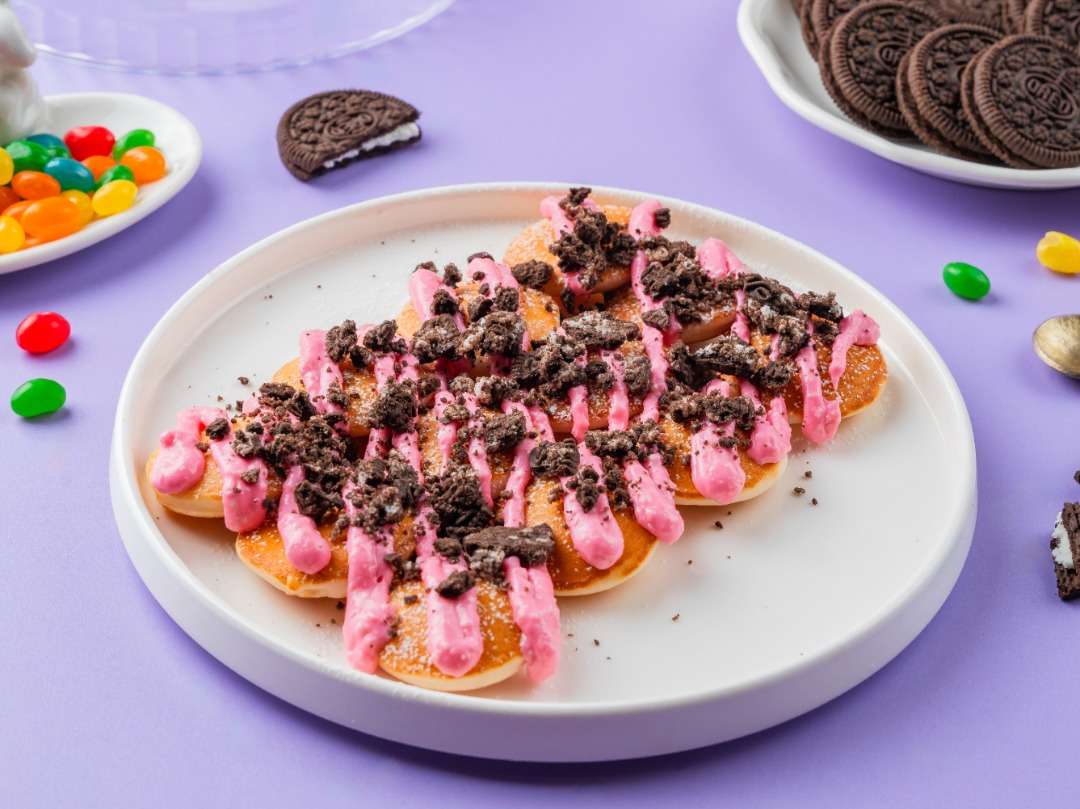 Crunchy Bubblegum Oreo Pancakes