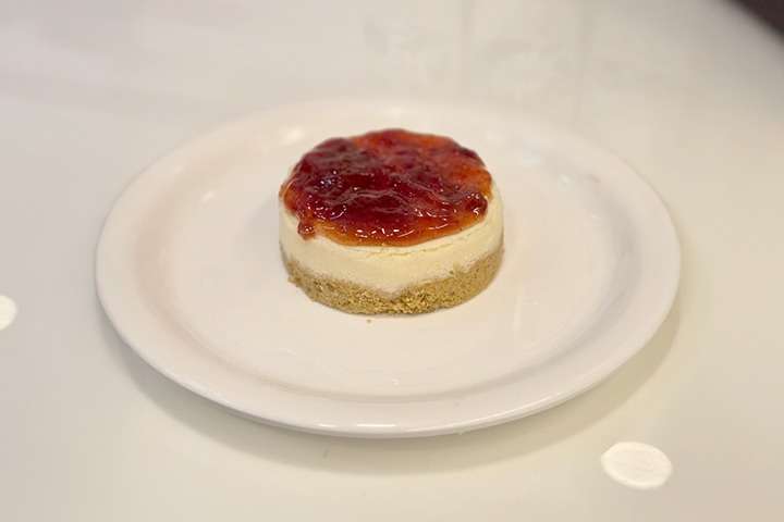 Strawberry Cheesecake Pastry (Approx 75gms)