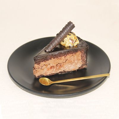 Ferrero Rocher Mousse Pastry [1 Piece]