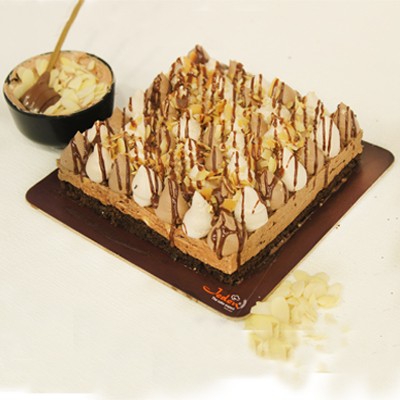 Almond Crunchy Cake