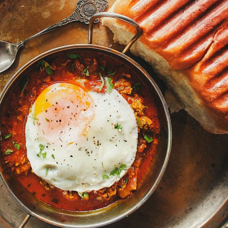 Chicken Kheema Anda with Pav