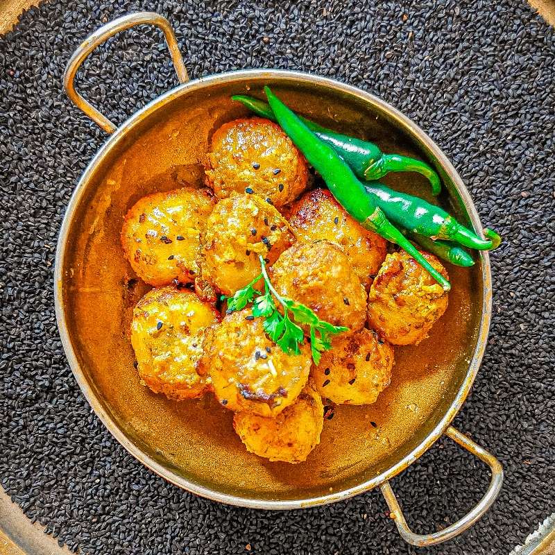 Yellow Chilly Roasted Baby Potatoes [10 Pieces]