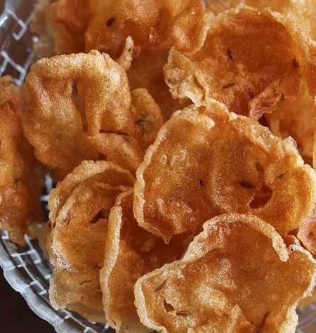 Fried Onion Papad (Piyava Vodi)