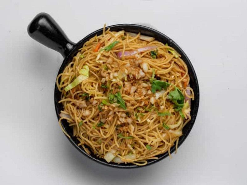 Ginger Garlic Non-Veg Noodles