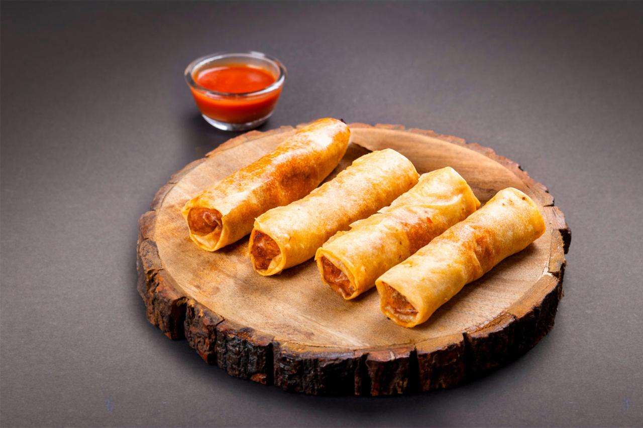 Veg Spring Rolls (4 Pcs)