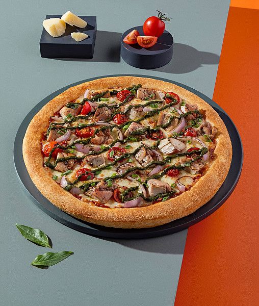 Napple Pesto Chicken Pan Pizza.