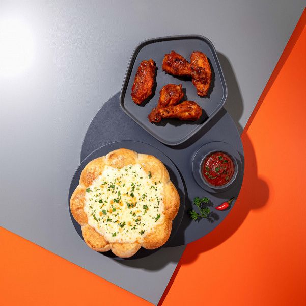 Pull Apart Garlic Bread (With 5pcs Chicken Wings)