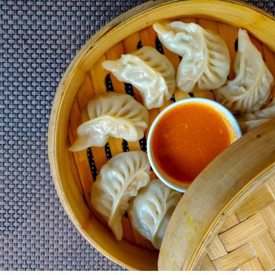 Hot Favourite Tibetan Chicken Momos (10 Pc) With Sauce - Must Try