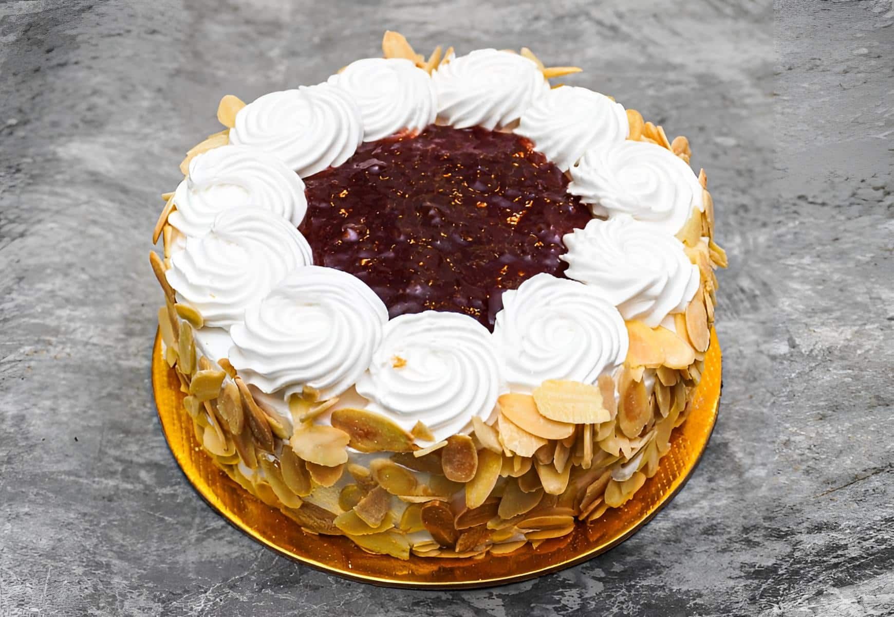 Strawberry Eggless Cake