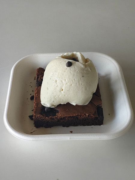 Brownie With Ice Cream Tub [1 Piece]