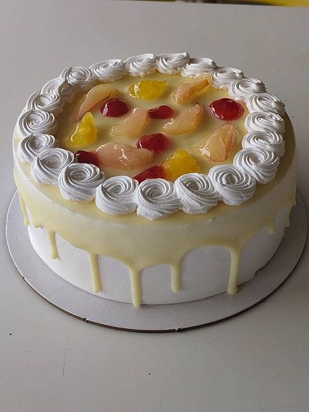 Strawberry, Pineapple And Lychee Mixed Cake