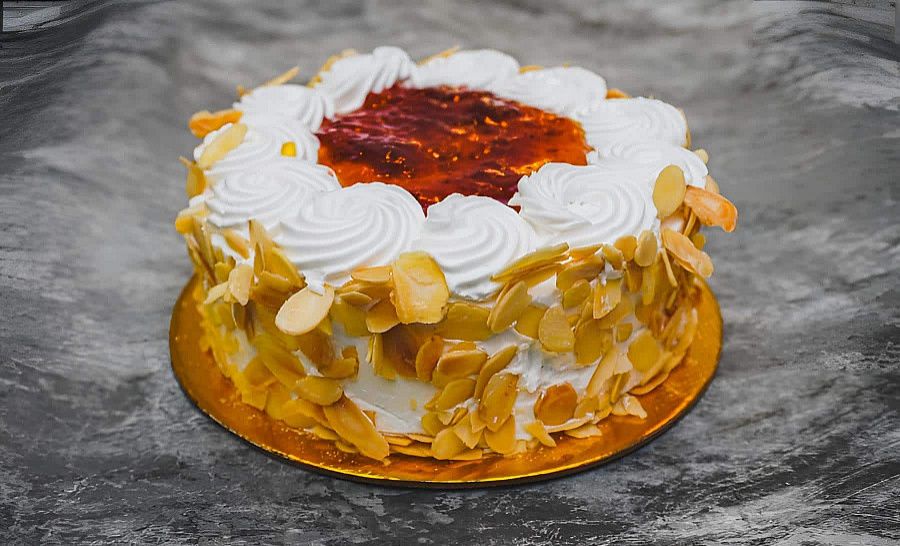 Mango & Strawberry Cake