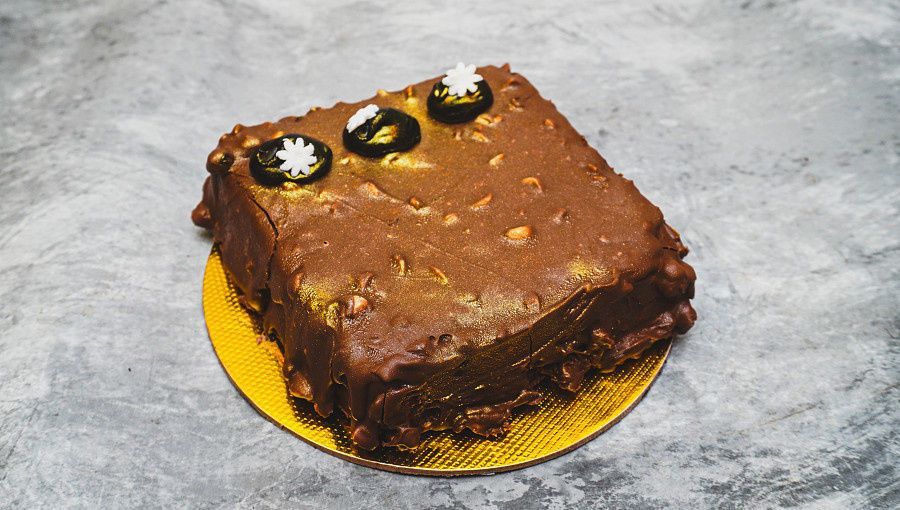Nutty Crunch Cake