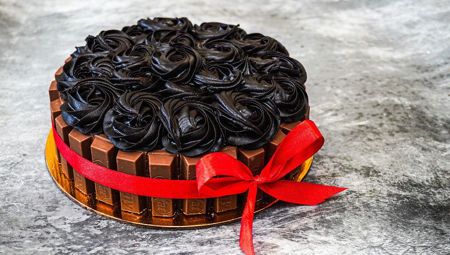 Chocolate Kitkat Cake