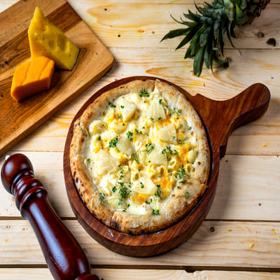 Childhood Mac N Cheese Pizza